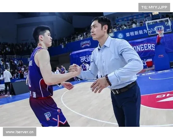 张庆鹏评价大卫·詹姆斯：从专业素养到比赛影响力的全面分析